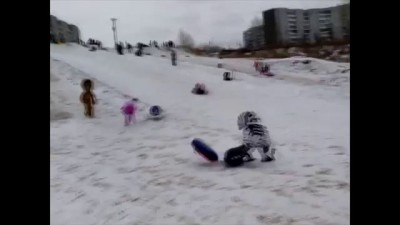 Пристал к ростовым куклам