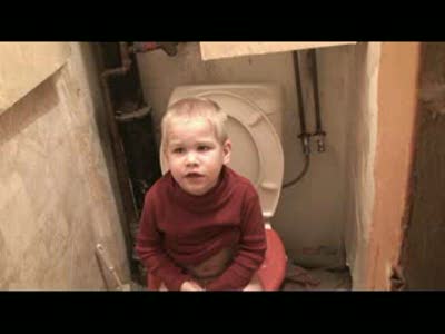 Андрша какает