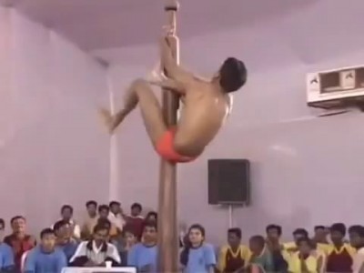 Дамы, ваш PoleDance нервно курит в стороне