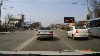 "Мерседес уходит от погони"