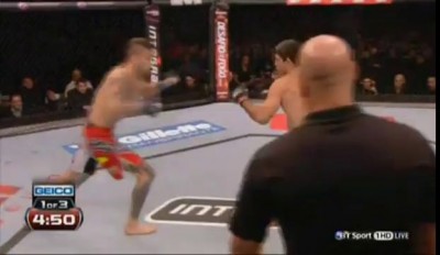 Брэндон Татч победил Пауло Тиаго сдачей соперника (удар коленом в корпус и удары руками), 2:10, раун