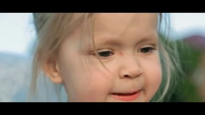 Папа похлопай, я танцевать буду. ) С такой любовью папа снял видео о своей доченьке...