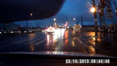 Едешь на зеленый? Убедись в безопасности!