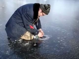 Сын Йазя ловит щуку