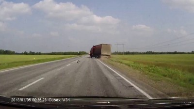 Водитель фуры не справился с управлением