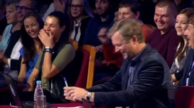 Кем проще управлять?