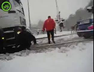 Субарик помог фуре на переезде