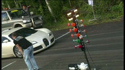 Bugatti Veyron vs Nissan Skyline GT-R R34