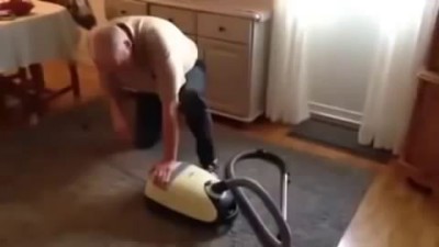 Дед и пылесос