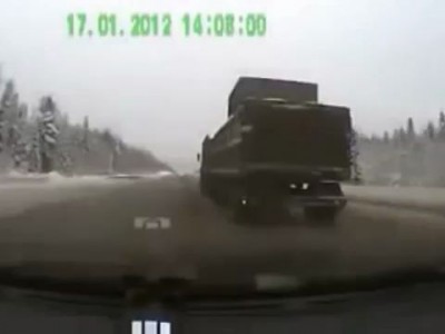 Нереально повезло ! Авария с двух камер .