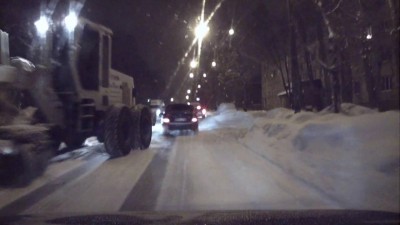 Грейдер-снегоуборщик занесло на встречку