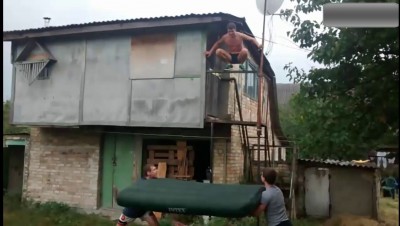 Просто молчу.