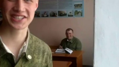 Тянется месяц за месяцем...