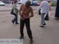 Пьяный дед устроил mortal kombat