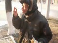 Бомжиха с крысой в Кемерово