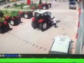 Угодил под трактор