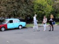 Променяла подругу на крутую тачку