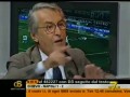 Итальянская ведущая никак не справится с грудью