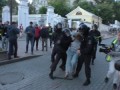 фашист в маске, ударил девушку!