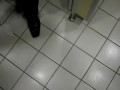 Наркоман подыхает в сортире. Жесть ! Каширский двор.