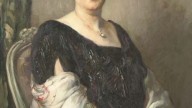 A lady wearing a shawl