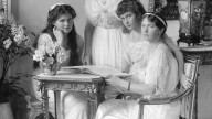 парадный портрет великих княжон (слева направо) Марии,