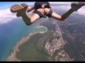 Голый.Парашютист без трусов)))naked.Parachutist without panties