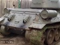 Т-34 давит немца