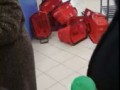 Яжемать и ее ребенок в магазине Пятерочка