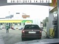 Чуть не убило шлангом на заправке ...