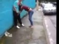 Схватила за яички