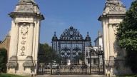 Lion_Gates,_Hampton_Court_-_geograph.org.uk_-_6957179