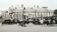 наследника престола в городское училище.