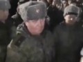 Пьяный генерал обсуждает с пьяными солдатами