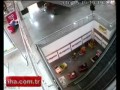 Мальчик чуть не погиб на эскалаторе в Турции