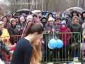 Девушки покорили масленичный столб.Масленица.Проводы зимы.