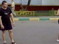 Парни танцуют под мама-мамочка