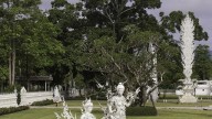 Chiang_Rai_-_Wat_Rong_Khun_-_0011