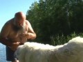 "Сейчас я покажу вам, как помыть большую собаку..."