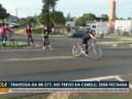 Идиотке дважды за несколько секунд не повезло в её стремлении погибнуть