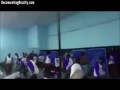Вот эта баба махнула стол как надо ...