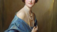 Philip_de_László_-_Elizabeth_Angela_Marguerite_Bowes-Lyon_1925